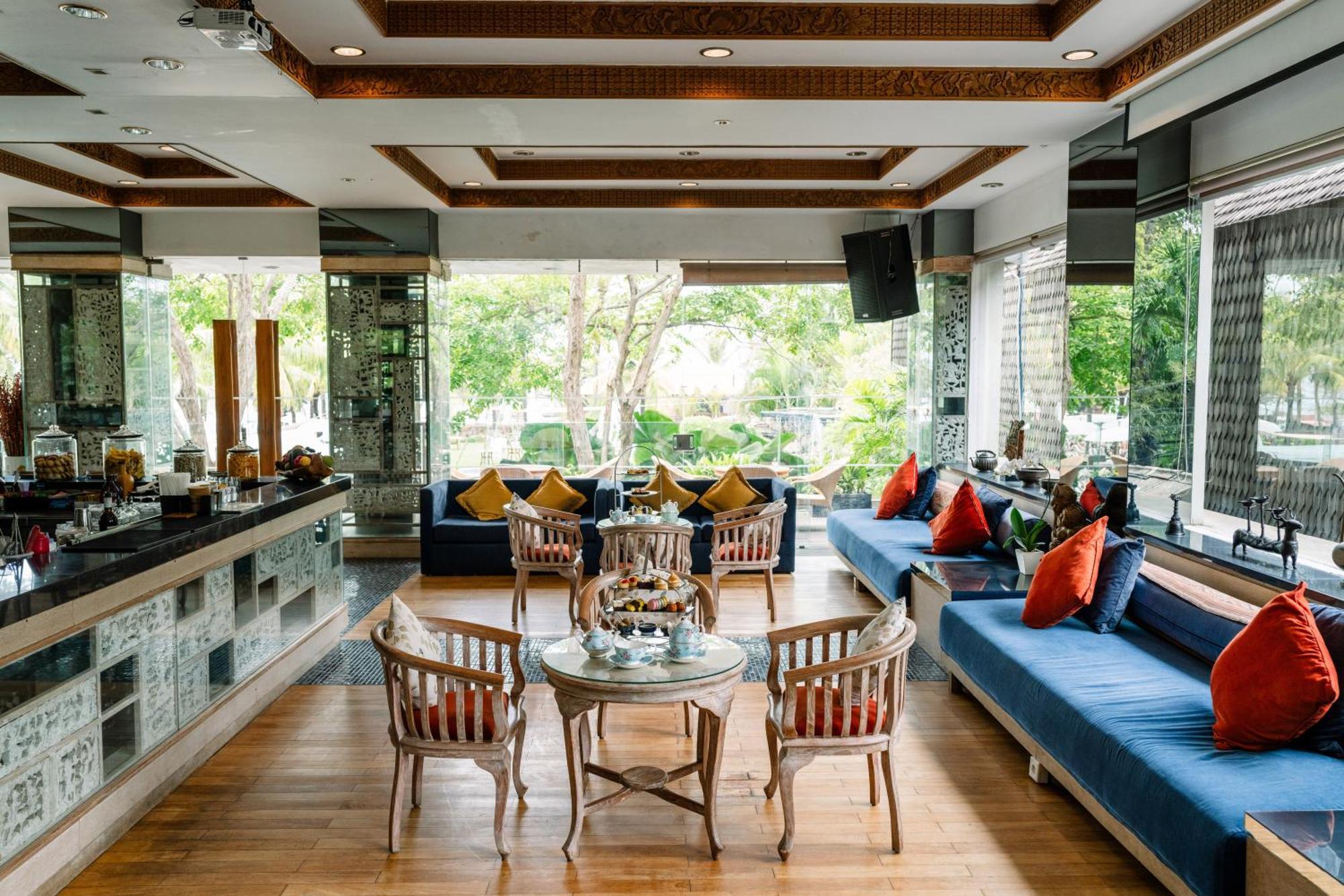 Bali Mandira Beach Resort & Spa Legian Exterior foto The interior of the restaurant
